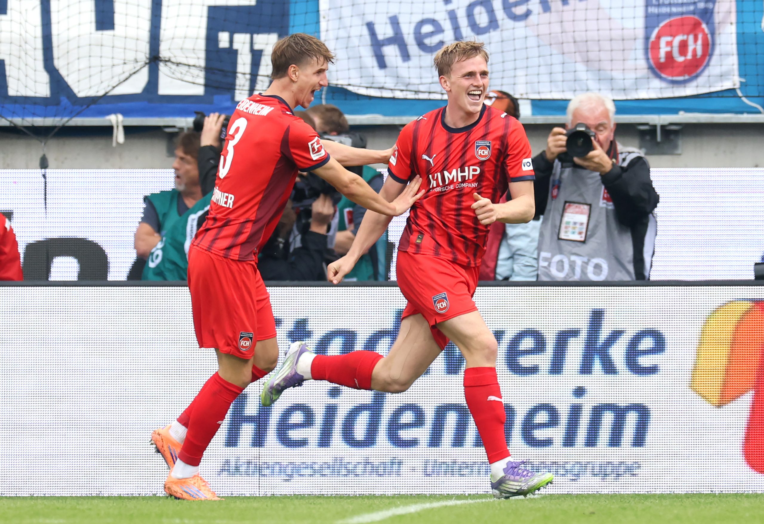 Heidenheim décroche sa première victoire et enfonce Augsburg dans la crise