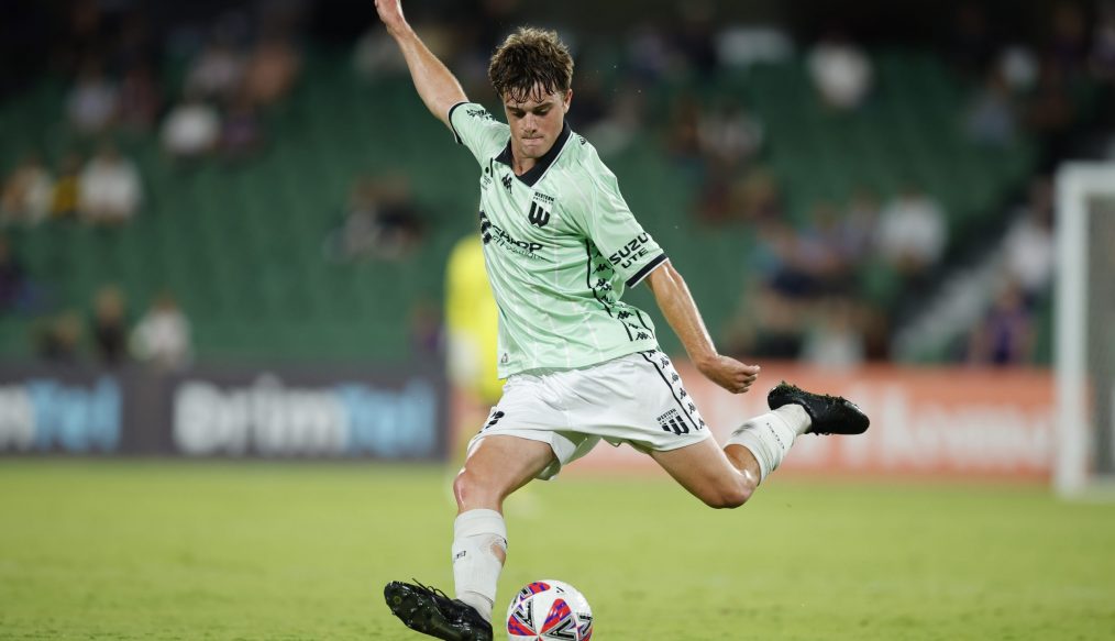 OFFICIEL : Schalke 04 mise sur l’avenir avec le jeune Australien Dylan Leonard !