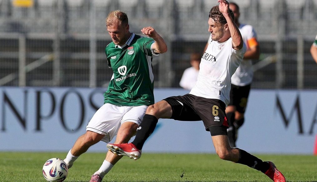 [VIDEO] But à la 94ème et penalty stoppé à la 97ème : Wiesbaden a brisé le rêve de Schweinfurt !