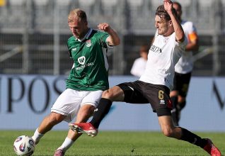 [VIDEO] But à la 94ème et penalty stoppé à la 97ème : Wiesbaden a brisé le rêve de Schweinfurt !