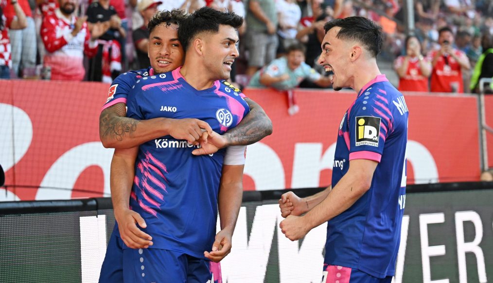 Augsburg s’écroule, Mainz s’impose largement malgré une expulsion !