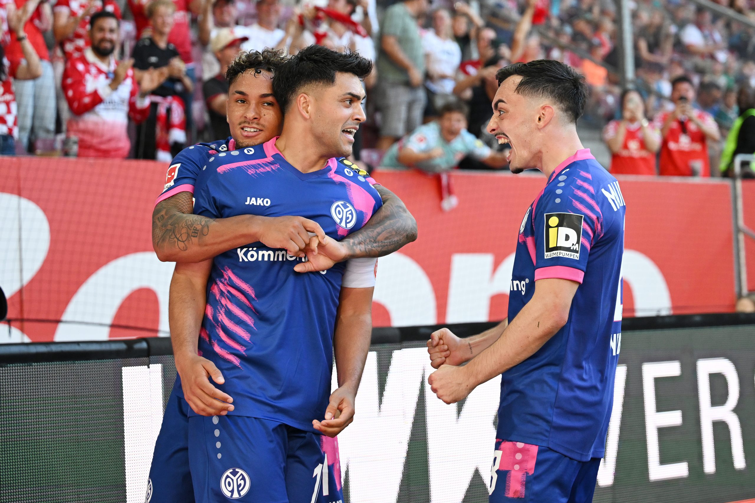 Augsburg s’écroule, Mainz s’impose largement malgré une expulsion !