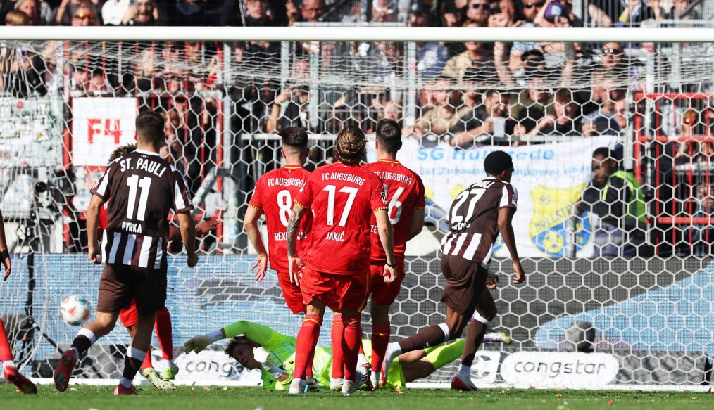 Sankt Pauli renverse Augsburg et signe un départ historique !