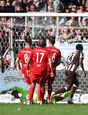 Sankt Pauli renverse Augsburg et signe un départ historique !