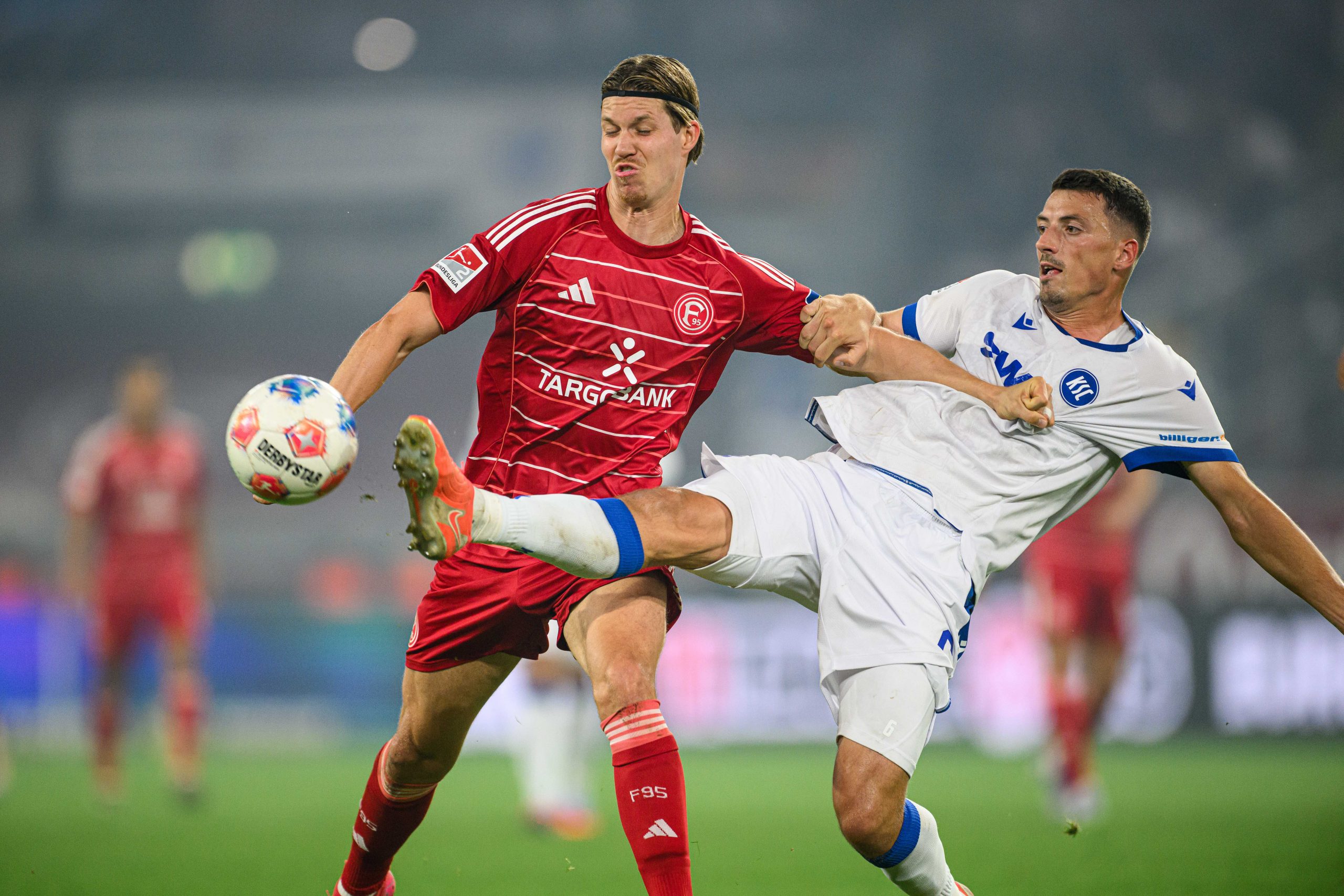Düsseldorf et Karlsruhe se neutralisent dans un 0-0 accroché Düsseldorf et Karlsruhe se neutralisent dans un 0-0 accroché