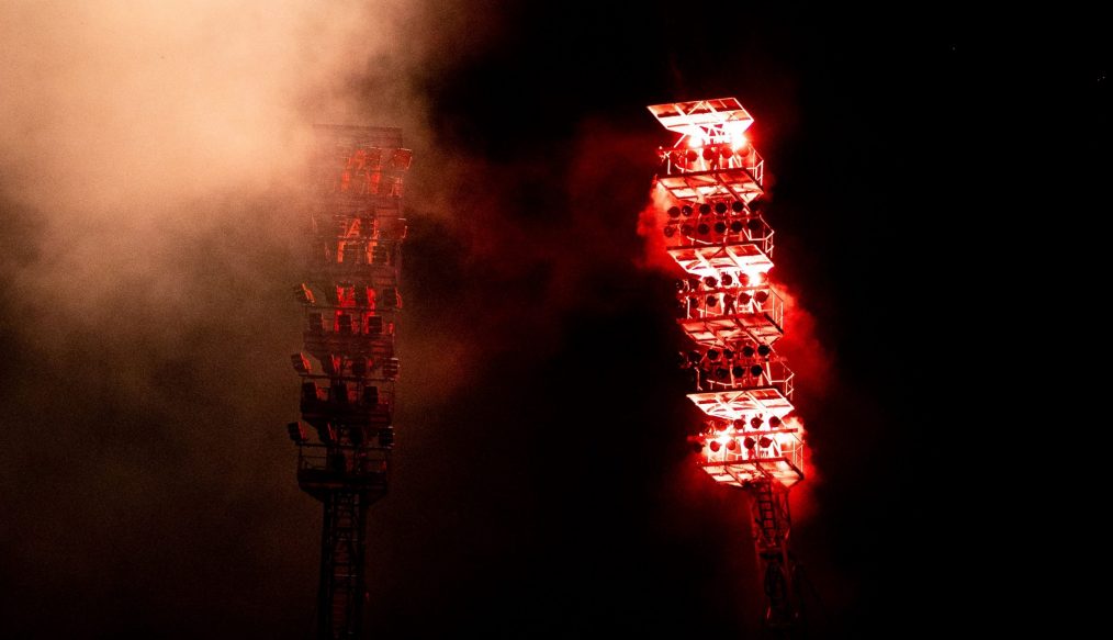 Fête gâchée à Rostock : un enfant gravement touché par la pyrotechnie au stade