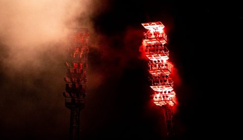 Fête gâchée à Rostock : un enfant gravement touché par la pyrotechnie au stade