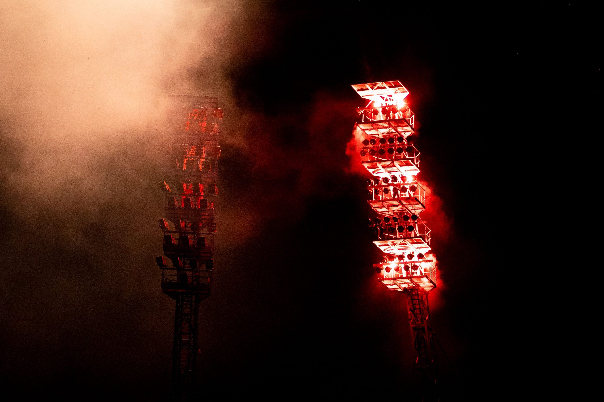 Fête gâchée à Rostock : un enfant gravement touché par la pyrotechnie au stade