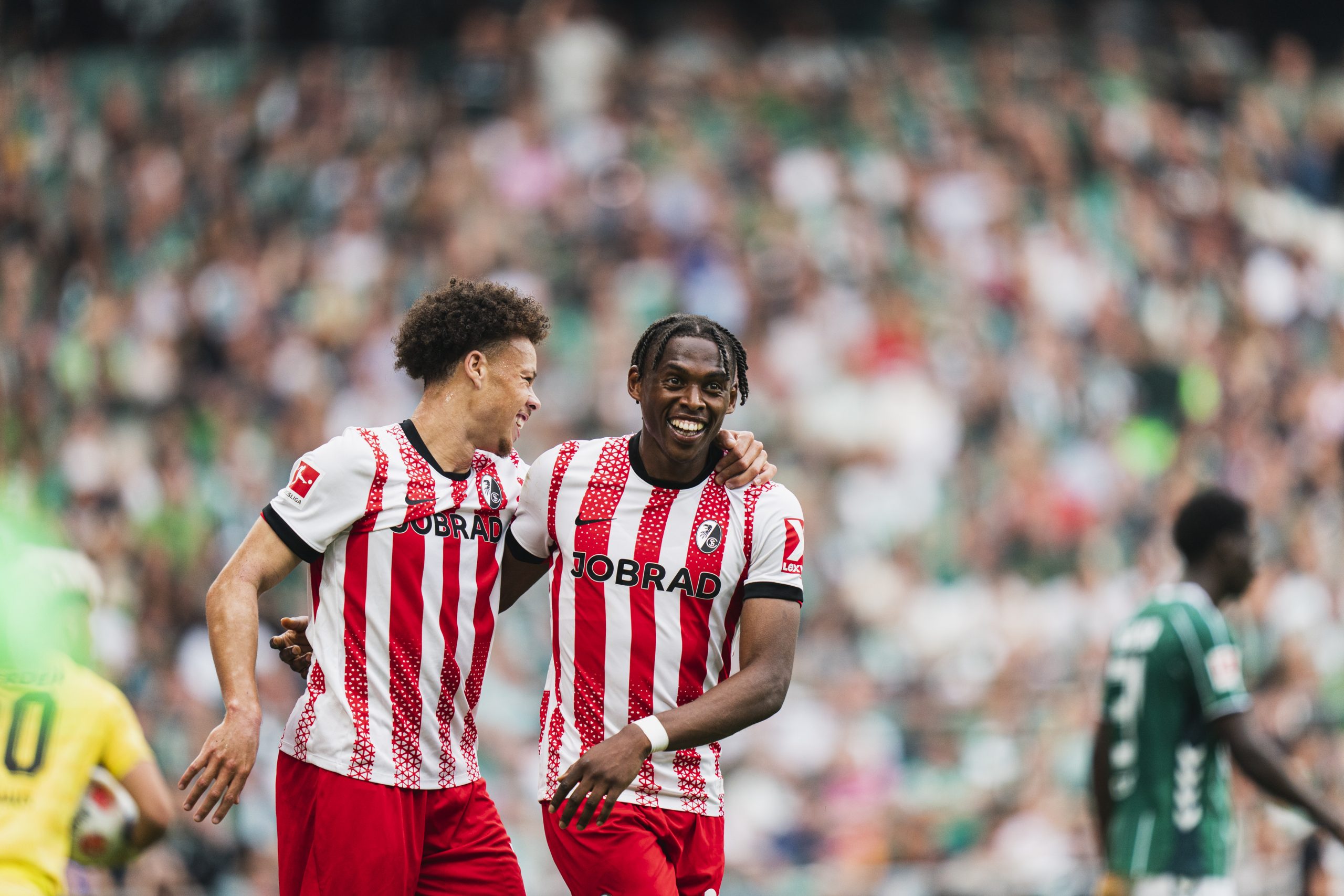 Adamu et Grifo brillent, Atubolu entre dans l’histoire : le SC Freiburg s’impose à Bremen !