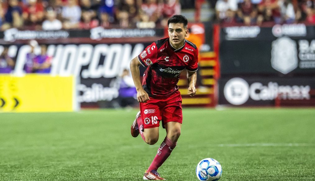 À seulement 16 ans, cette pépite mexicaine affole déjà la Bundesliga !
