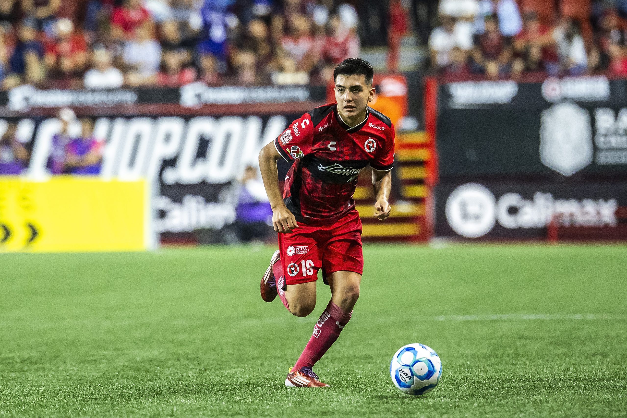 À seulement 16 ans, cette pépite mexicaine affole déjà la Bundesliga !