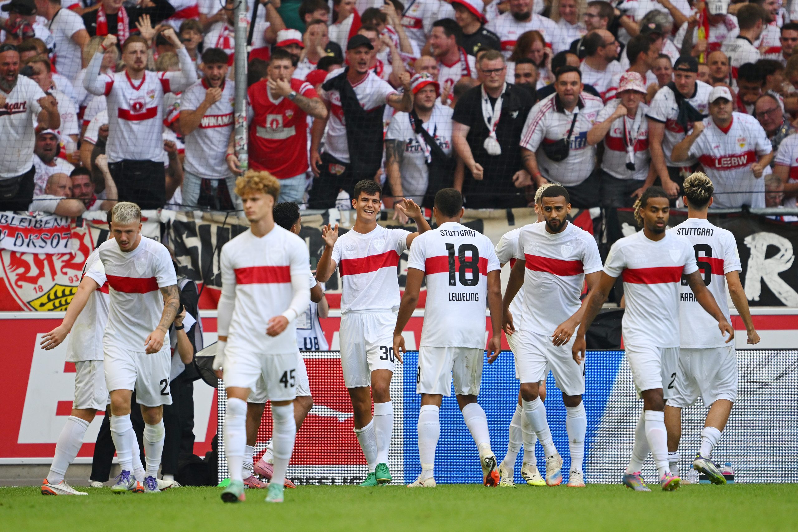 Chema sort du banc et offre une victoire inespérée à Stuttgart contre Gladbach !