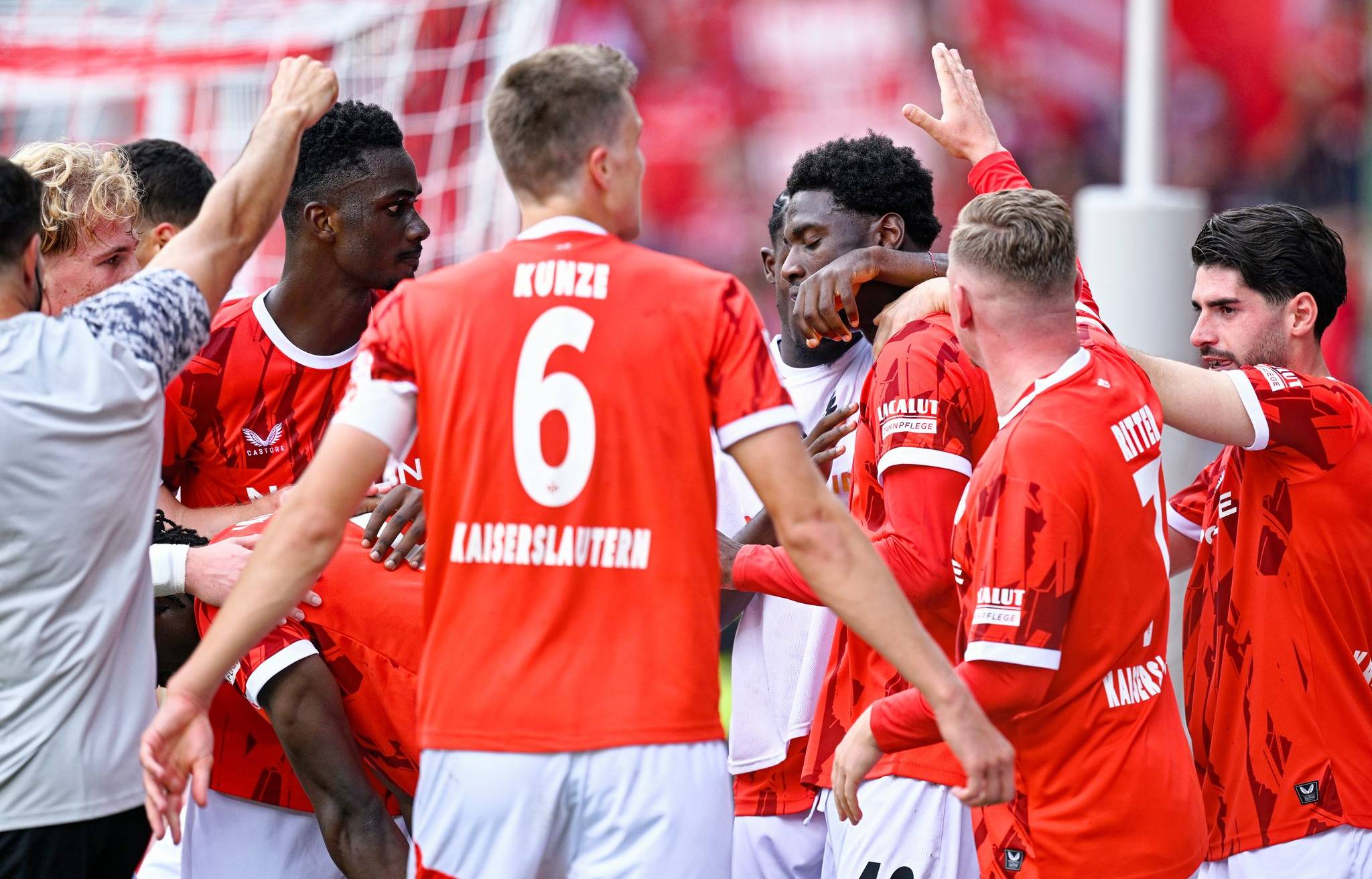 Renversement de folie : le 1.FC Kaiserslautern a puni Darmstadt dans les arrêts de jeu !