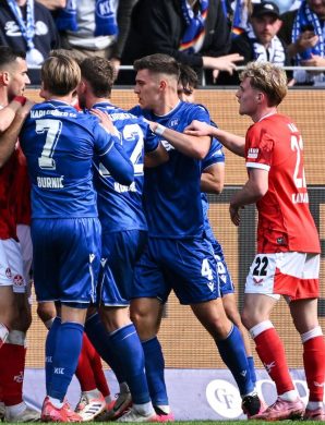 Dans un derby bouillant, le 1.FC Kaiserslautern s’impose au bout du suspense à Karlsruhe !