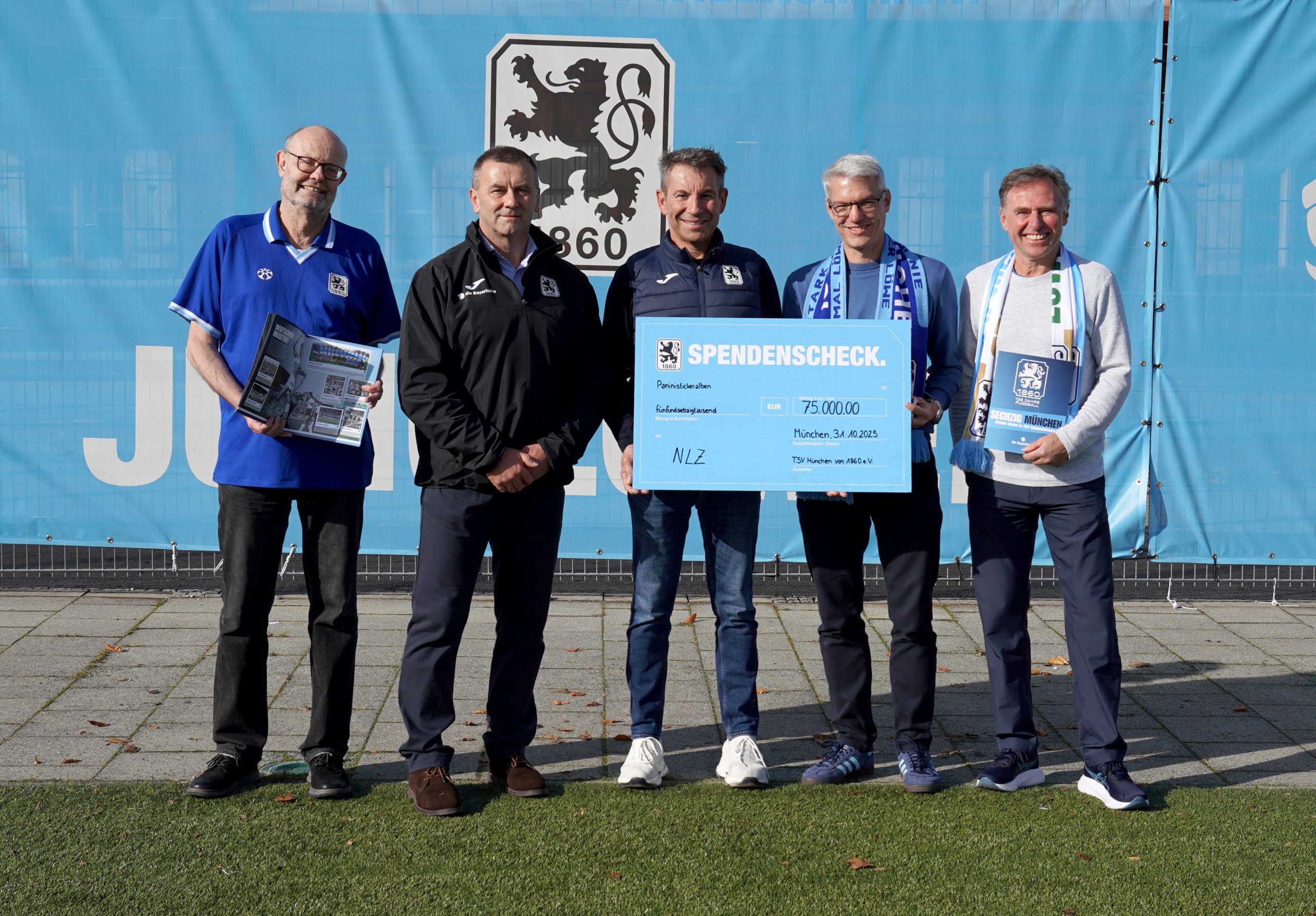 Les fans du TSV 1860 München financent l’avenir du club grâce… à un album Panini !
