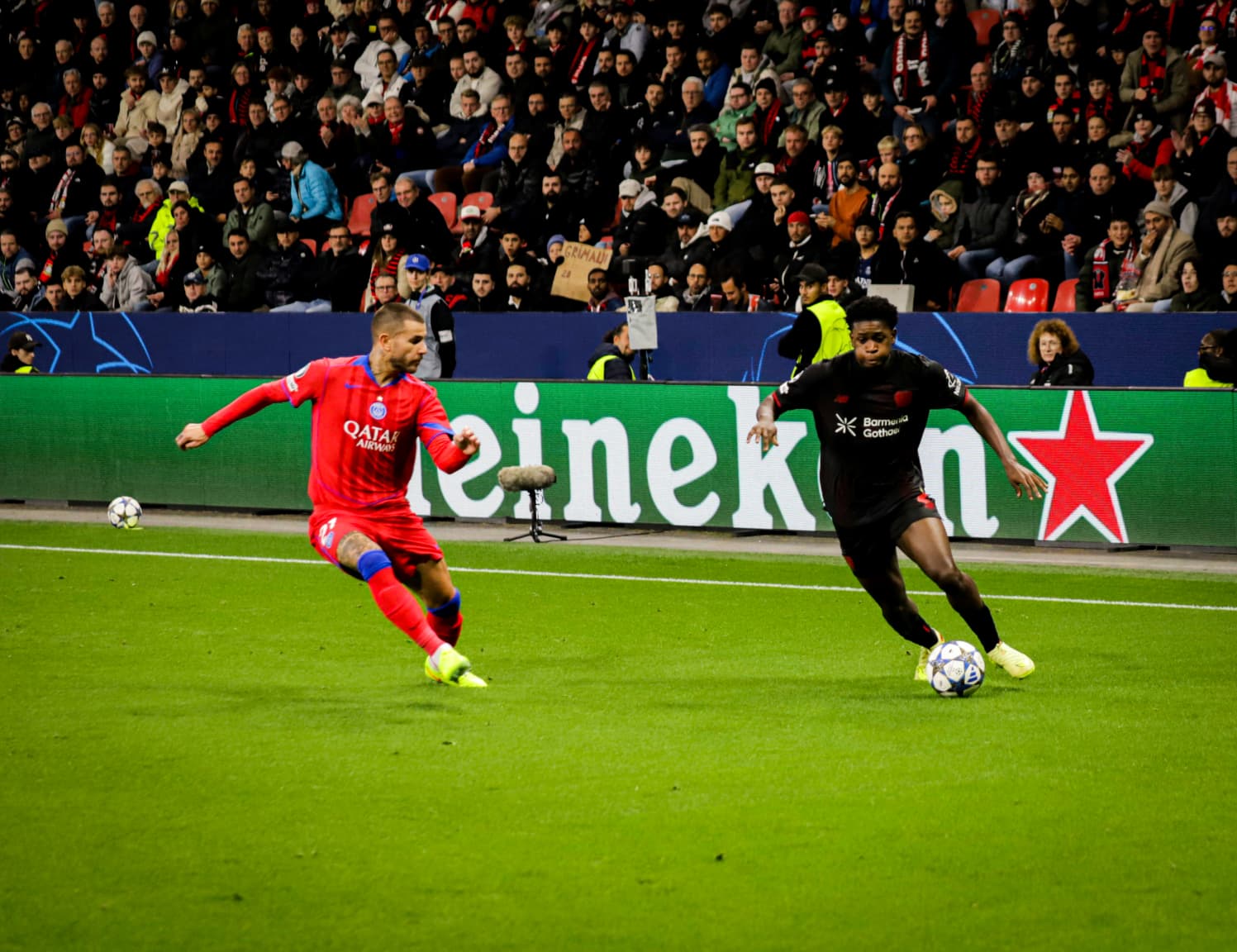 Face au PSG, le jeune Jeremiah Mensah (17 ans) s’offre ses premières minutes européennes et fait rêver tout Leverkusen !