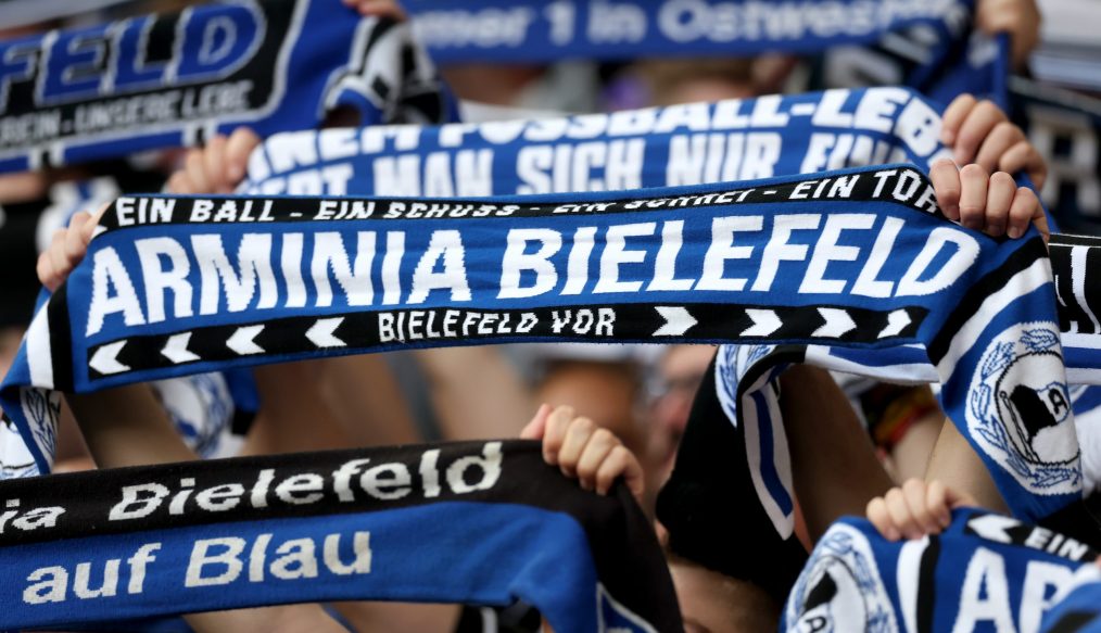 Un week-end charnière pour Bielefeld, entre départ surprise et victoire salutaire
