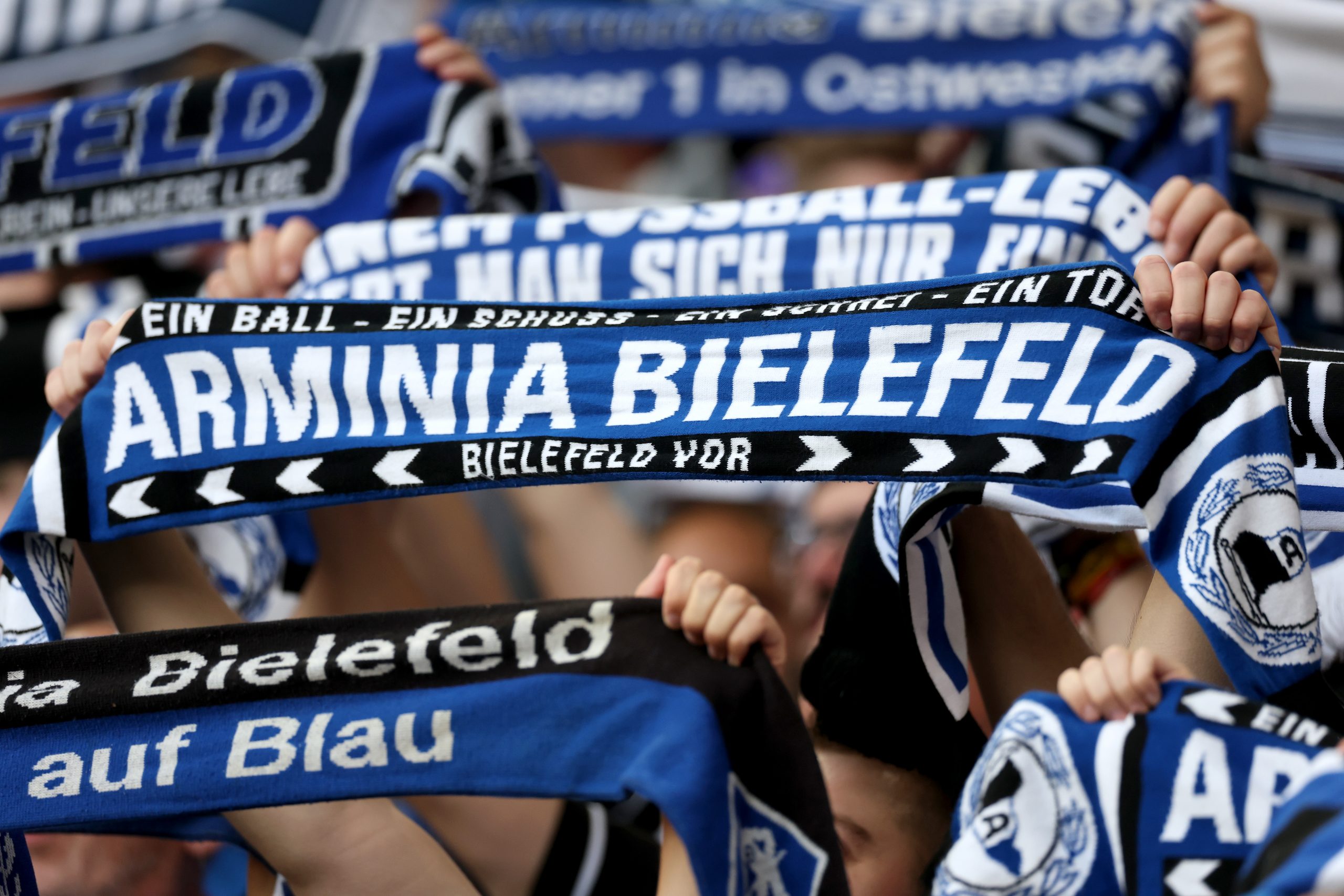 Un week-end charnière pour Bielefeld, entre départ surprise et victoire salutaire