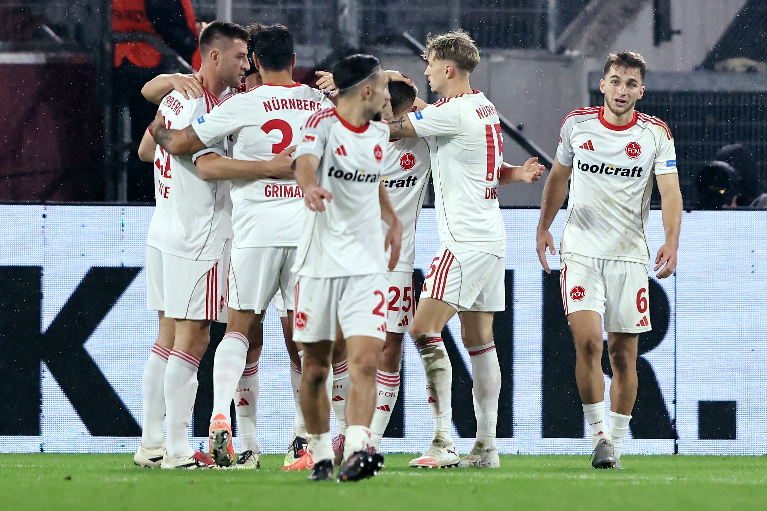 Nürnberg arrache un succès fou à Düsseldorf et sauve la tête de Klose ! Nürnberg arrache un succès fou à Düsseldorf et sauve la tête de Klose !