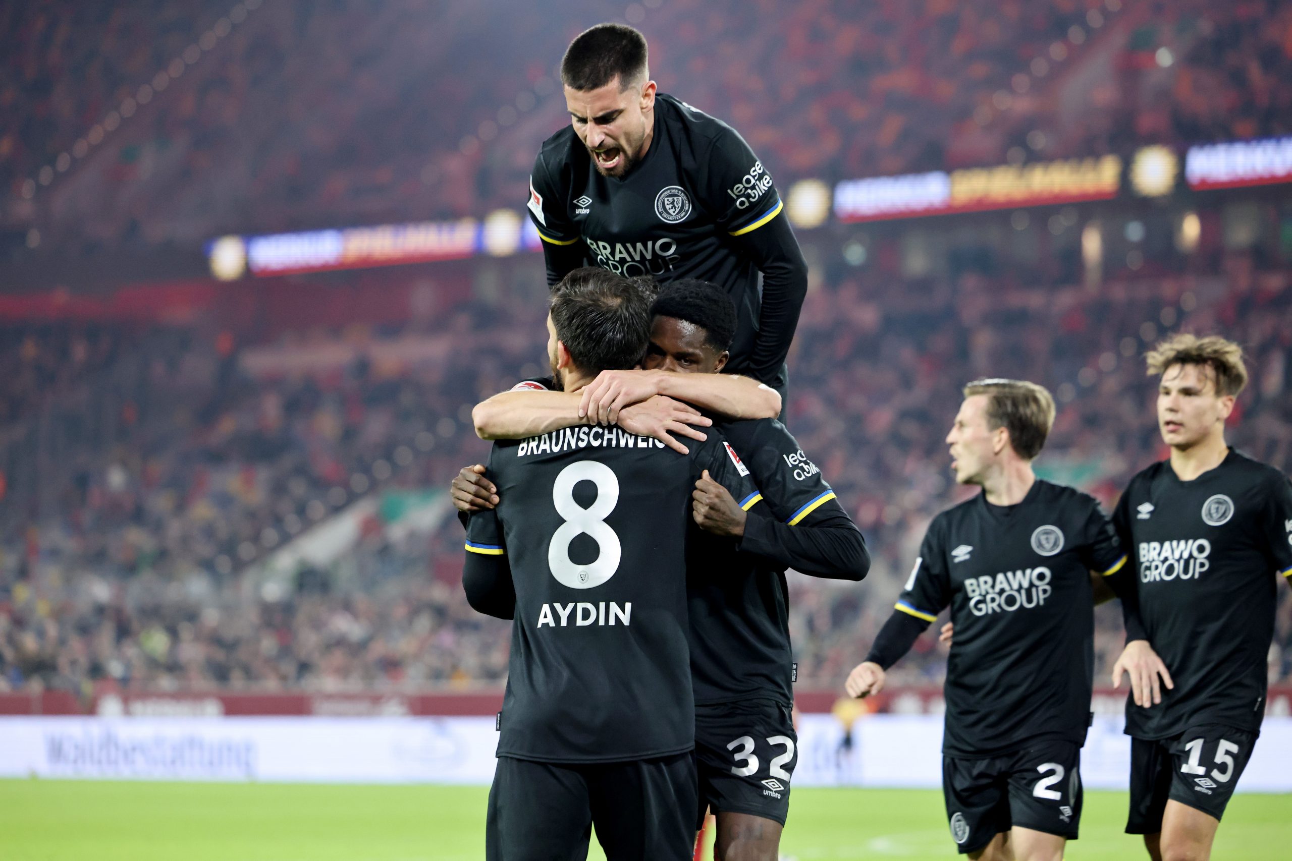 Braunschweig réussit un coup parfait à Düsseldorf et met fin à sa spirale négative ! Braunschweig réussit un coup parfait à Düsseldorf et met fin à sa spirale négative !