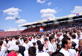 Un siècle de football à Unterhaching : le maillot historique dévoilé !