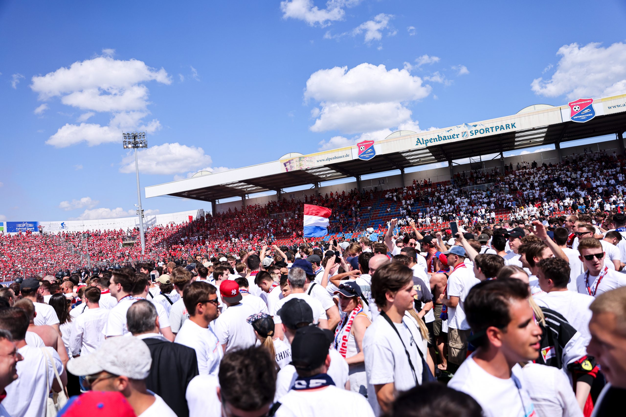 Un siècle de football à Unterhaching : le maillot historique dévoilé ! Un siècle de football à Unterhaching : le maillot historique dévoilé !