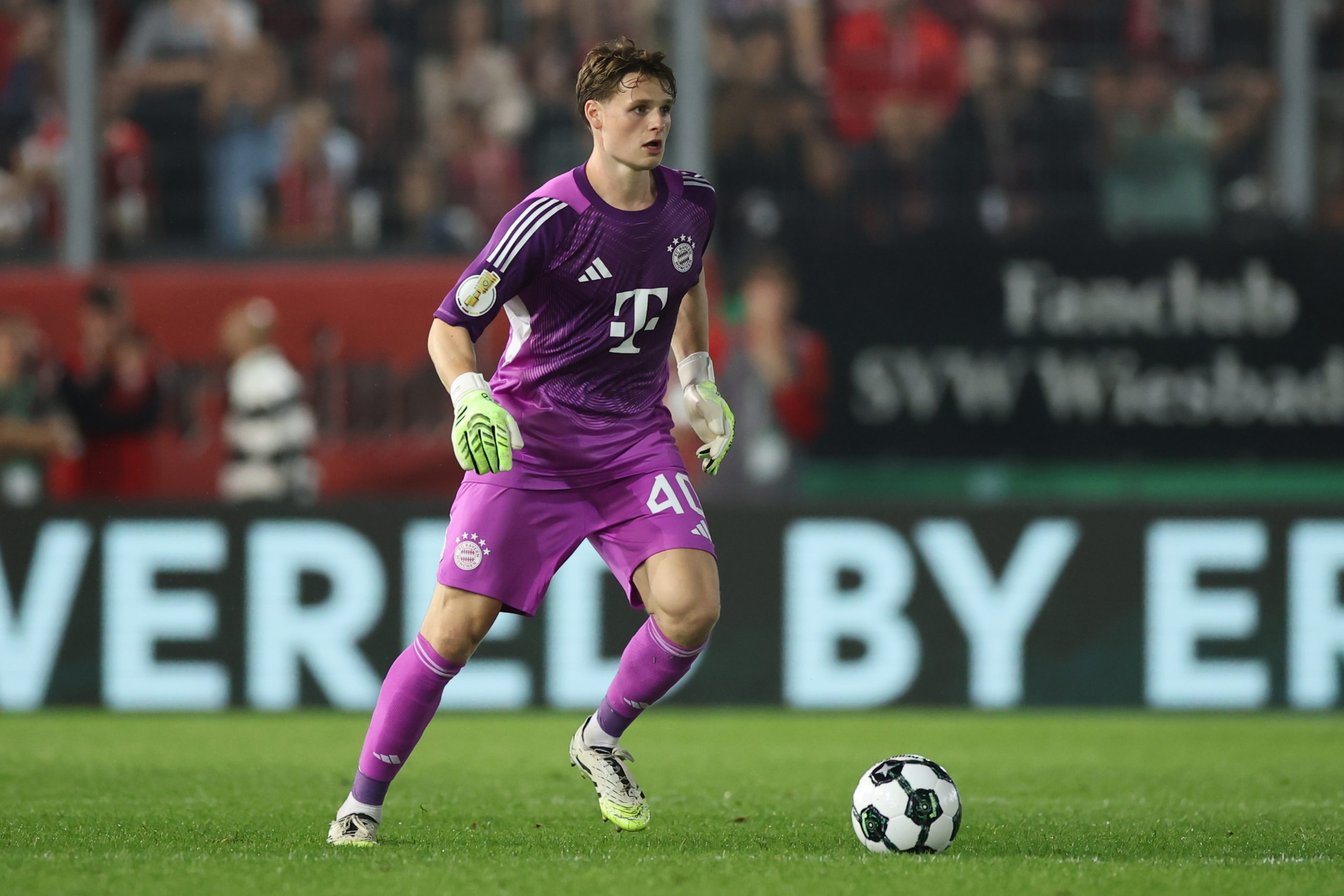 Urbig de retour à Köln : entre émotion et défi pour le jeune gardien du Bayern