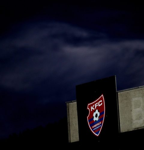 [VIDEO] L’improbable coupure de courant qui a plongé KFC Uerdingen – MSV Duisburg dans le noir !
