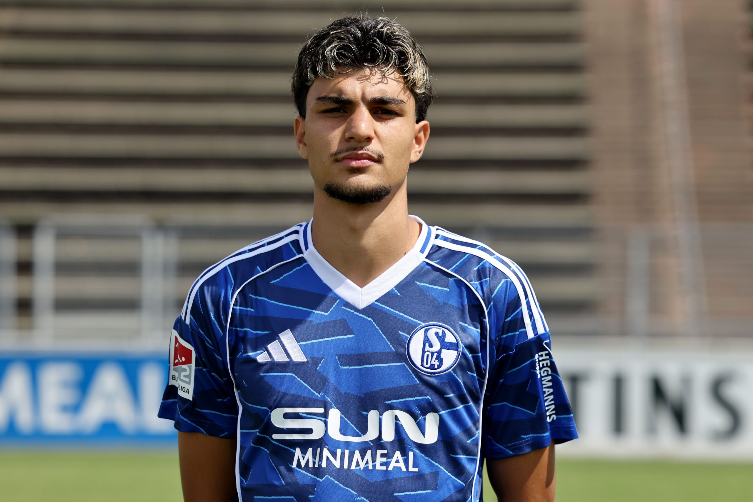 Un jeune défenseur de Schalke 04 sur les radars de la Roma ! Un jeune défenseur de Schalke 04 sur les radars de la Roma !