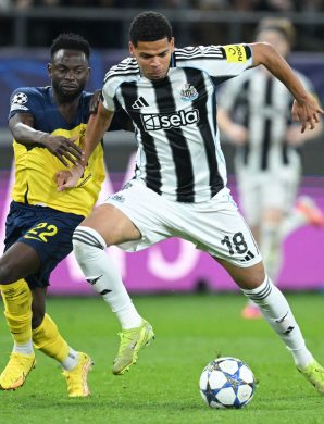 Vers un coup offensif venu de Newcastle pour l’Eintracht Frankfurt cet hiver ?