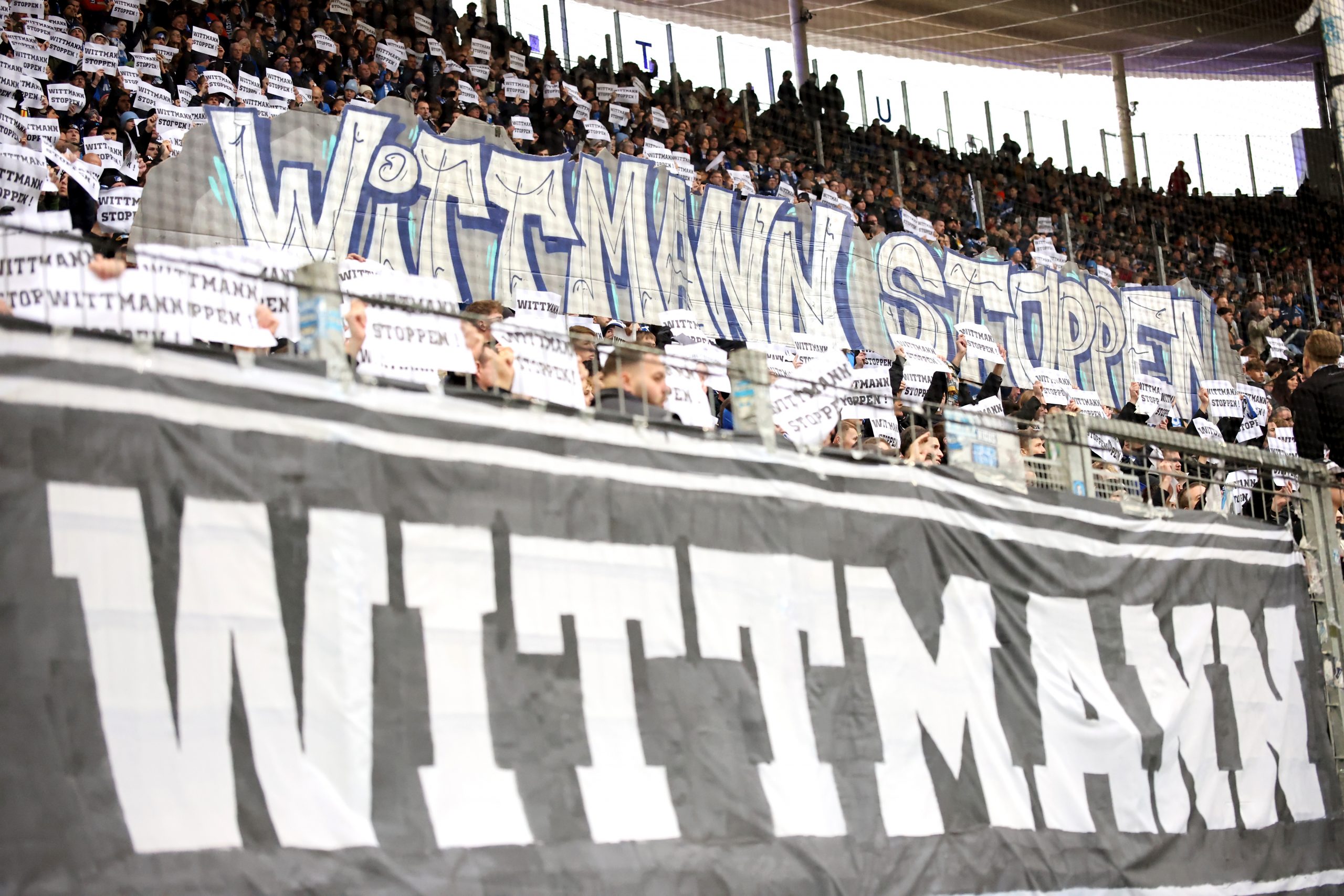 Tensions à Hoffenheim : Roger Wittmann pris pour cible par les ultras Tensions à Hoffenheim : Roger Wittmann pris pour cible par les ultras