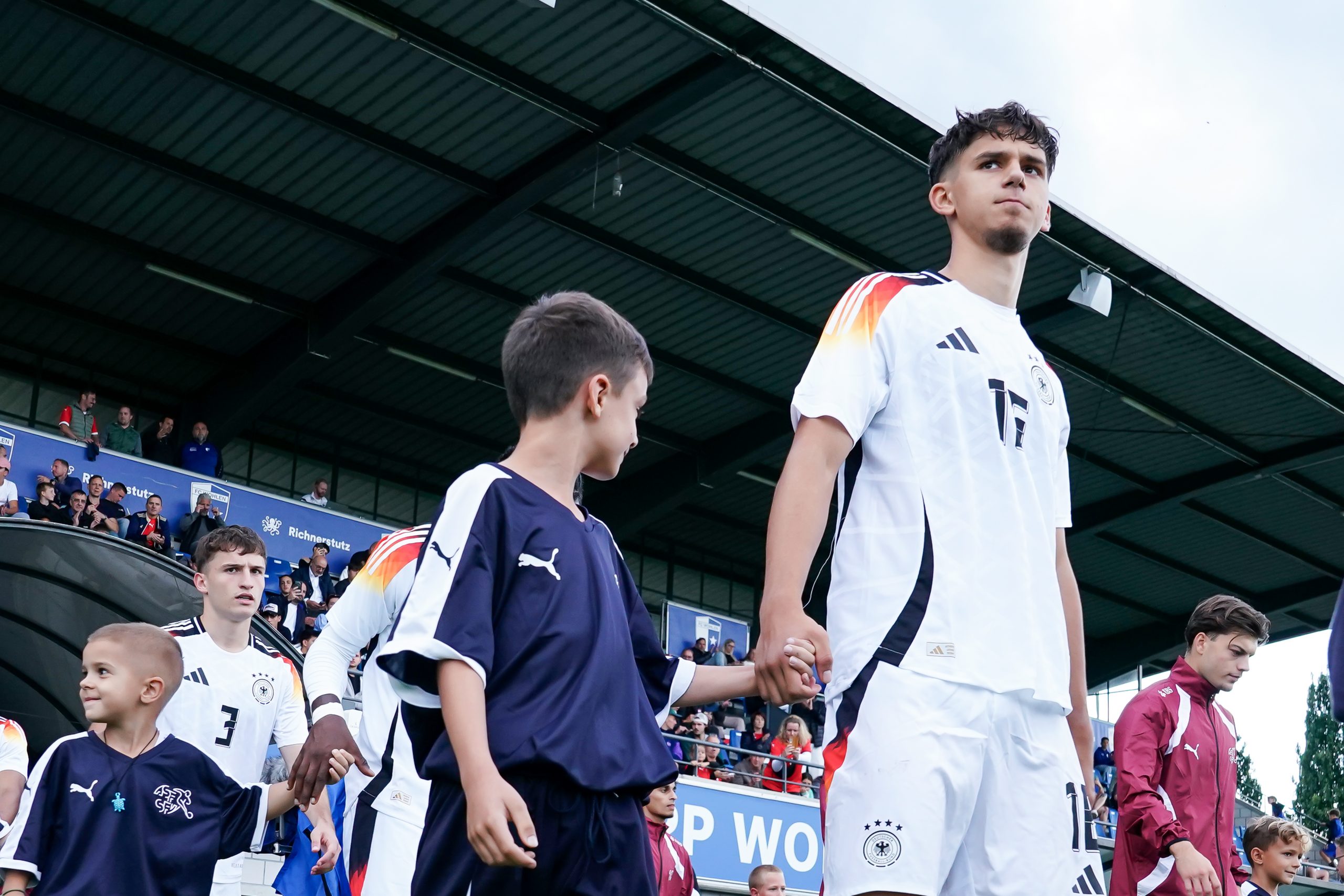 Un jeune crack de Bochum déjà courtisé par toute la Bundesliga.. et West Ham United ! Un jeune crack de Bochum déjà courtisé par toute la Bundesliga.. et West Ham United !