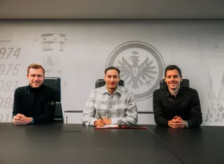 OFFICIEL : L&rsquo;Eintracht Frankfurt s&rsquo;offre le meilleur buteur de 2.Bundesliga !