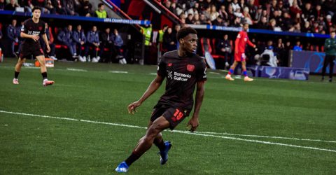 Leverkusen retient son souffle avant Leipzig : Ernest Poku incertain après une alerte musculaire