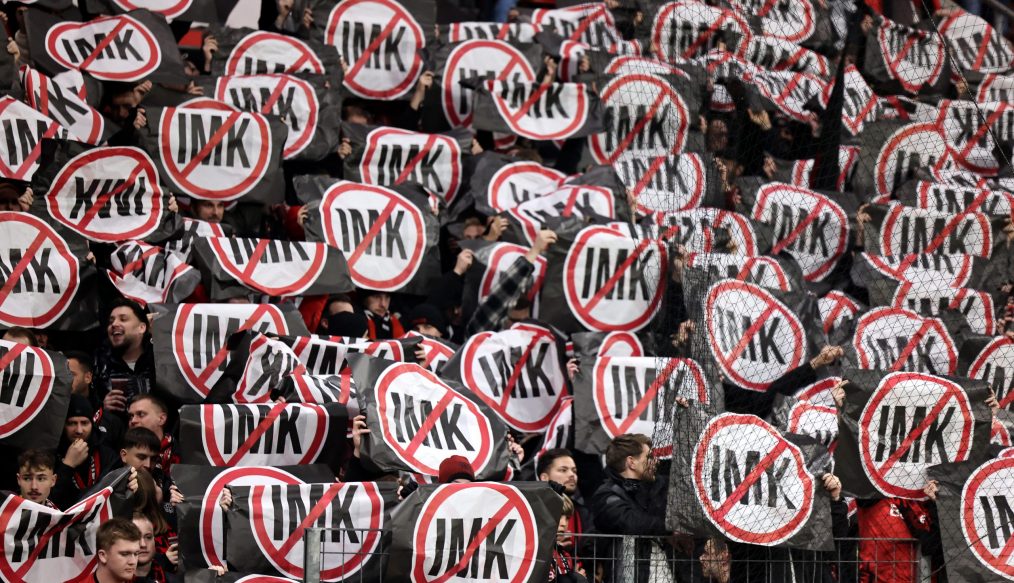 Après des semaines de colère dans les tribunes, les ministres reculent : que va changer la nouvelle ligne sur la sécurité dans les stades allemands ?