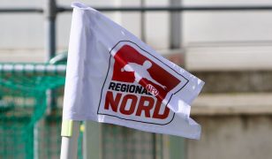 De la tribune VIP au terrain en moins de 24 heures : un joueur de 44 ans bat un record historique en Allemagne !