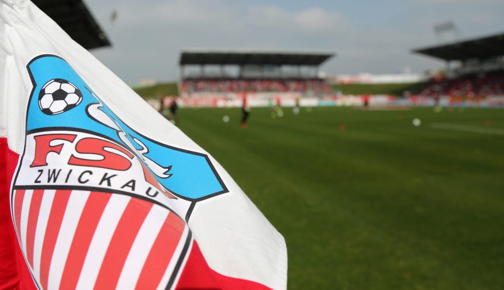 Nouvel incident en Regionalliga Nordost : Le chauffeur de bus du FSV Zwickau ciblé et blessé à Leipzig