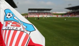 Nouvel incident en Regionalliga Nordost : Le chauffeur de bus du FSV Zwickau ciblé et blessé à Leipzig