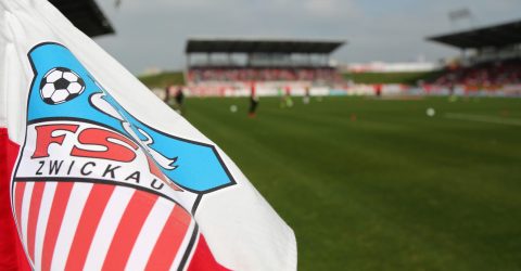 Nouvel incident en Regionalliga Nordost : Le chauffeur de bus du FSV Zwickau ciblé et blessé à Leipzig