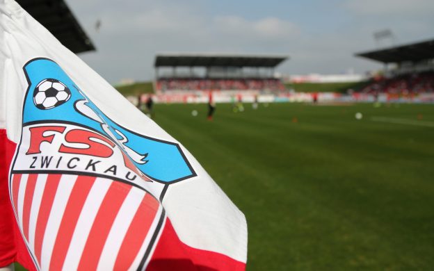 Nouvel incident en Regionalliga Nordost : Le chauffeur de bus du FSV Zwickau ciblé et blessé à Leipzig