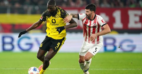 Dortmund craque en infériorité numérique et laisse filer la victoire à Freiburg !