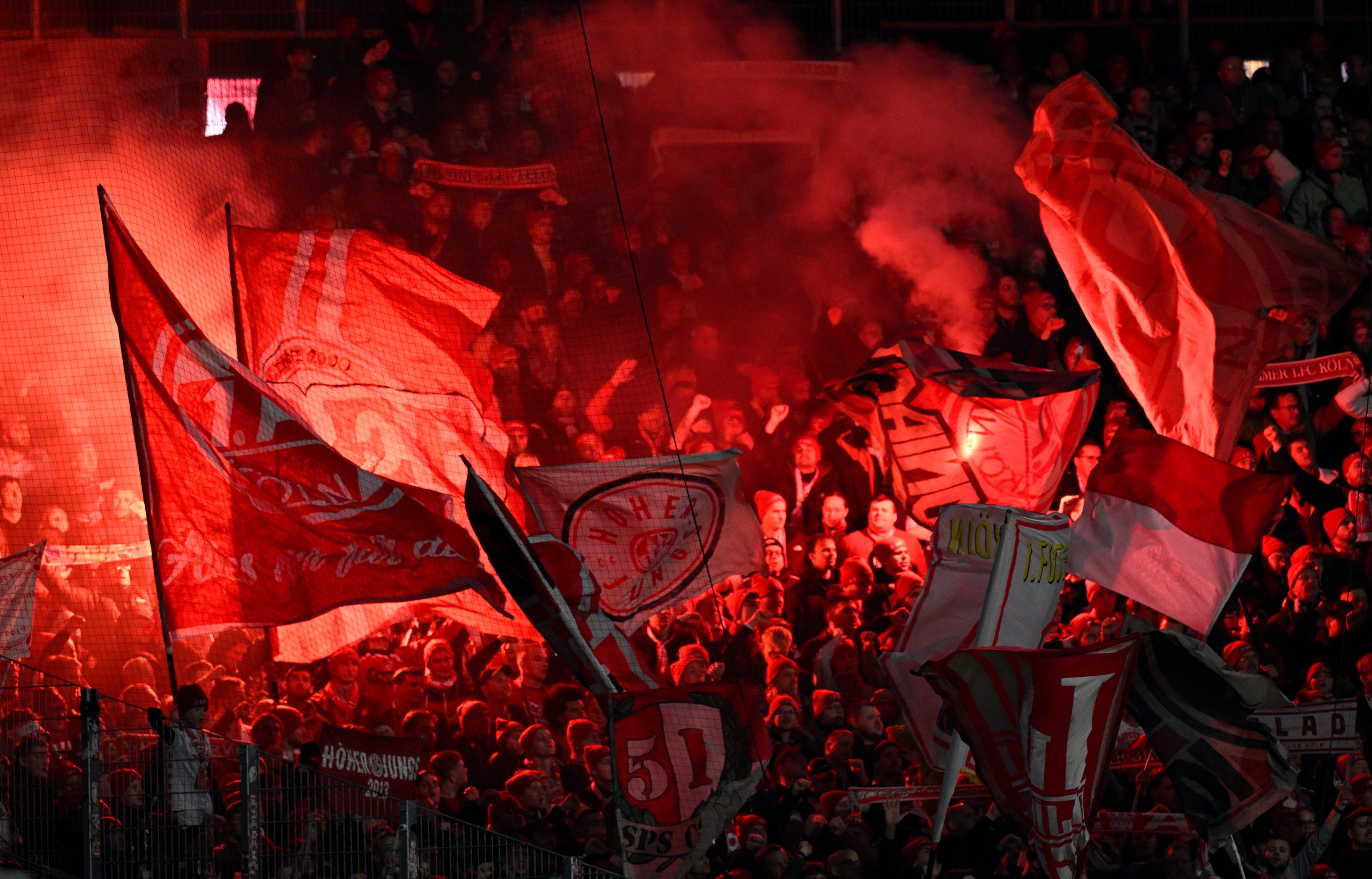 12 millions d’euros d’amendes réclamés pour 2024/25 : le 1.FC Köln sacré “champion des débordements”