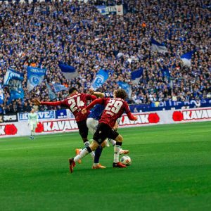Combat au cœur du jeu – photographie football professionnel