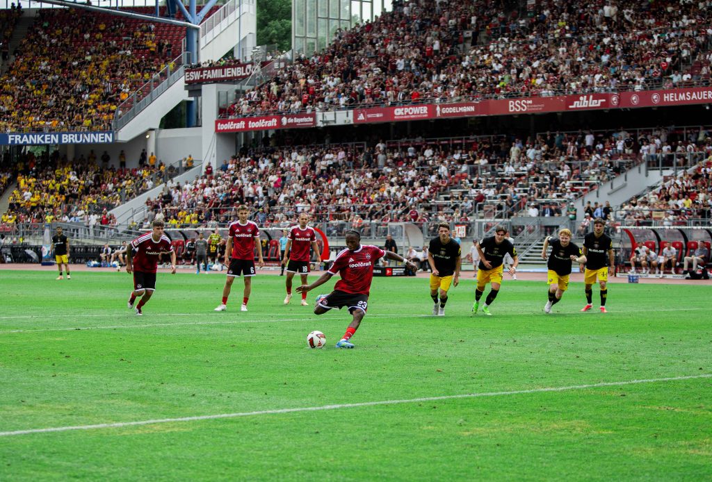 Penalty Mohammed Ali Zoma Pierre Balastre Le Fussball Media 1.FC Nürnberg